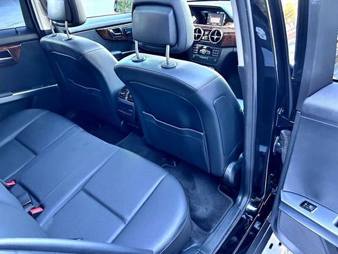 Used 2015 Mercedes-Benz GLK 350 4MATIC image 38