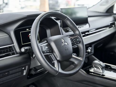 Used 2025 Mitsubishi Outlander SEL image 22