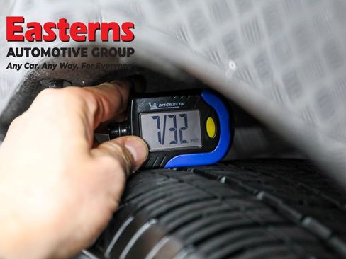 Used 2023 Chrysler Voyager LX image 29