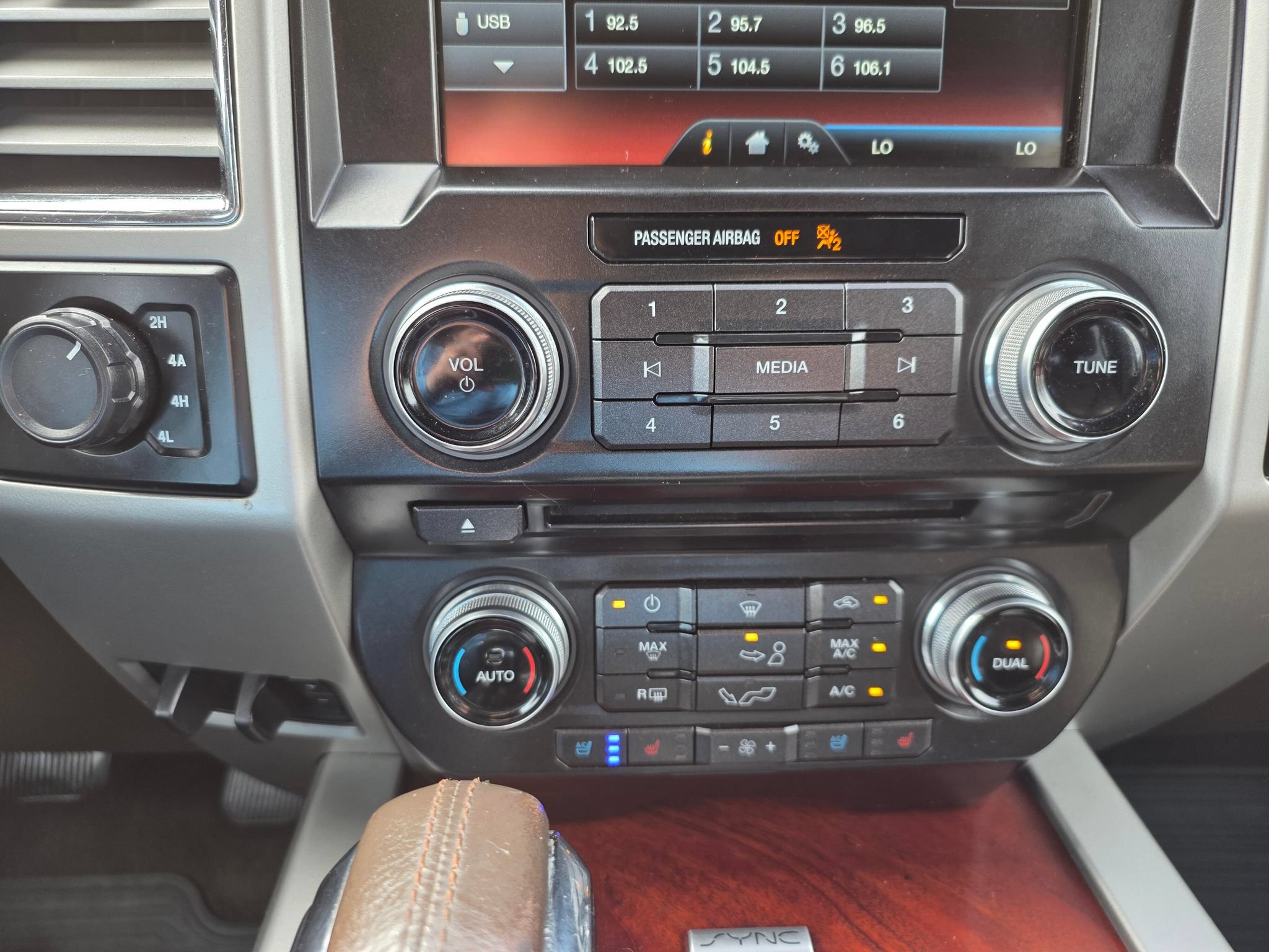 Used 2015 Ford F150 King Ranch w/ Equipment Group 601A Luxury AWD/4WD image 20