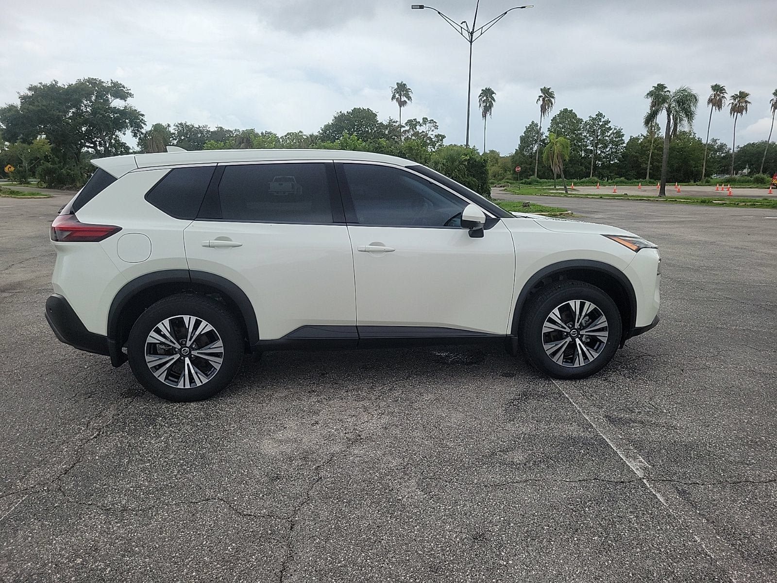 Used 2021 Nissan Rogue SV FWD image 7