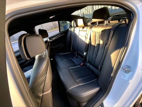 Used 2022 BMW 540i xDrive w/ M Sport Package image 21