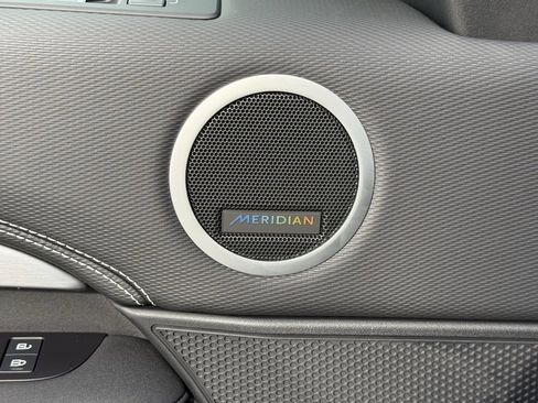 Certified 2025 Land Rover Discovery Dynamic SE image 15