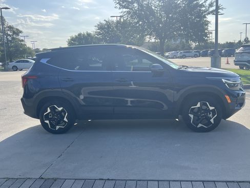 Used 2024 Kia Seltos EX AWD/4WD image 10