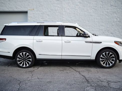 Used 2023 Lincoln Navigator L Reserve AWD/4WD image 17