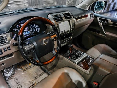 Used 2016 Lexus GX 460 image 3