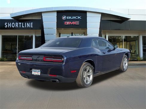 Used 2016 Dodge Challenger SXT image 3