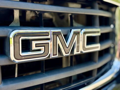 Used 2009 GMC Sierra 2500 SLT w/ Entertainment Package AWD/4WD image 19