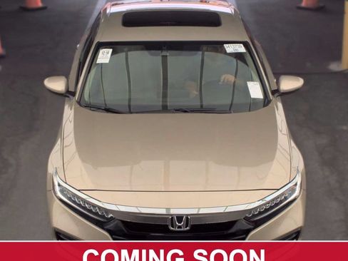 Used 2018 Honda Accord Touring image 2