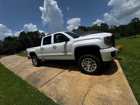 Used 2018 GMC Sierra 2500 Denali w/ Duramax Plus Package AWD/4WD image 1