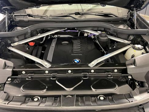 Used 2021 BMW X7 xDrive40i w/ M Sport Package AWD/4WD image 12