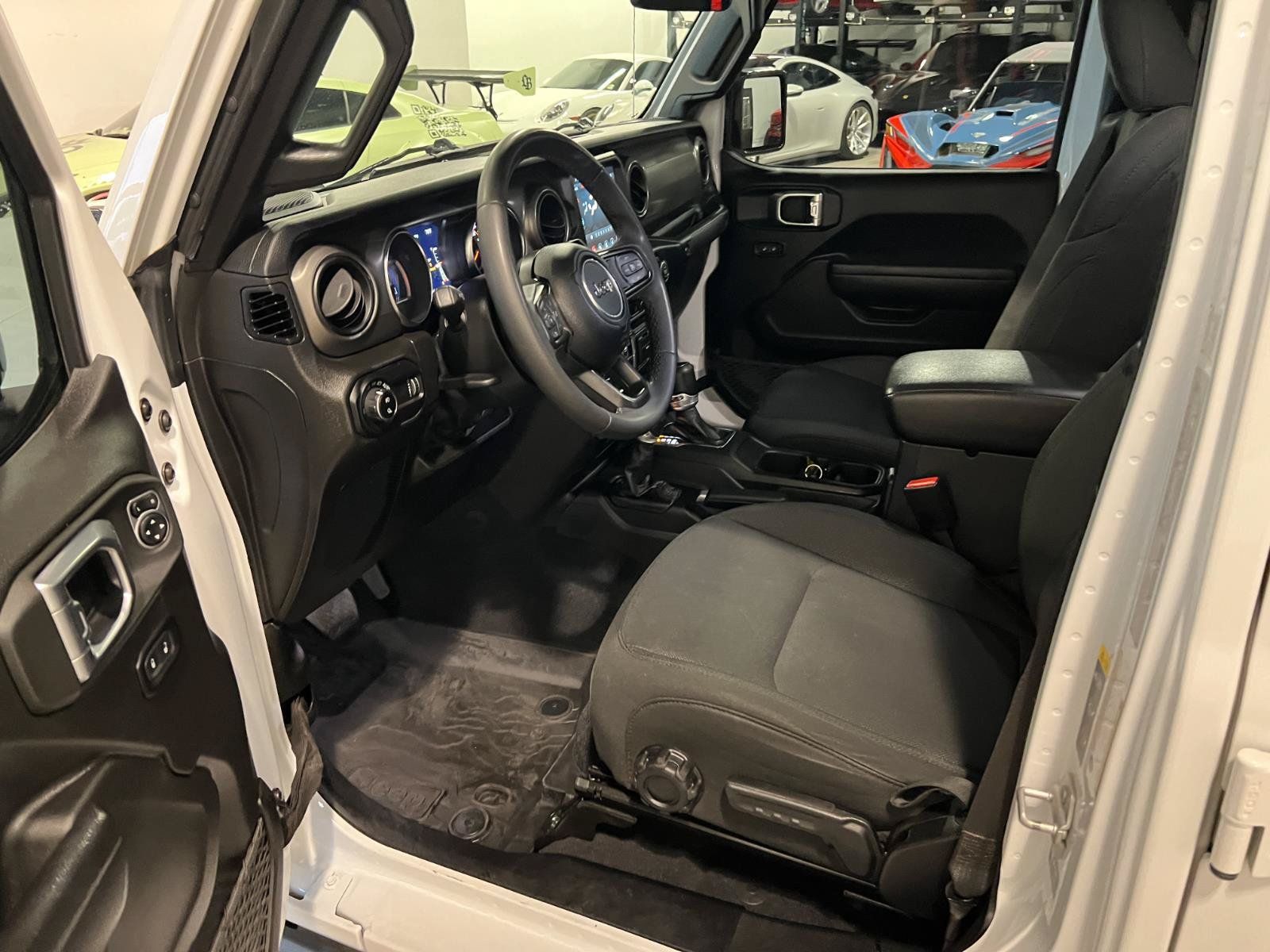 Used 2023 Jeep Gladiator Sport AWD/4WD image 10