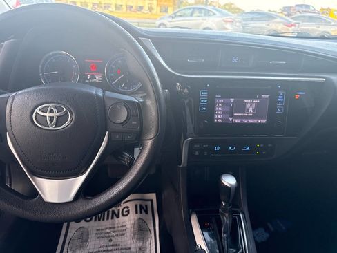 Used 2018 Toyota Corolla LE FWD image 11
