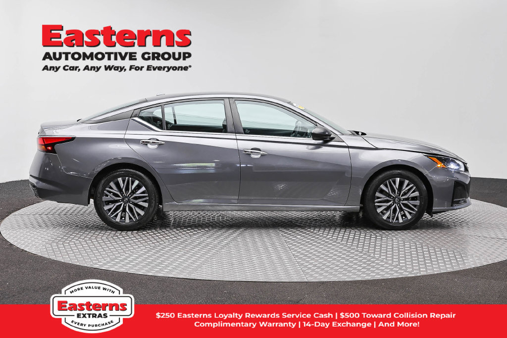 Used 2024 Nissan Altima 2.5 SV FWD image 5