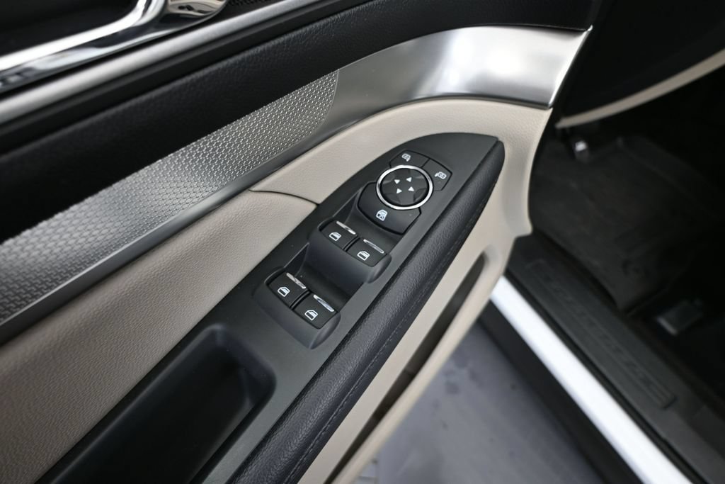 Used 2019 Ford Explorer XLT AWD/4WD image 15