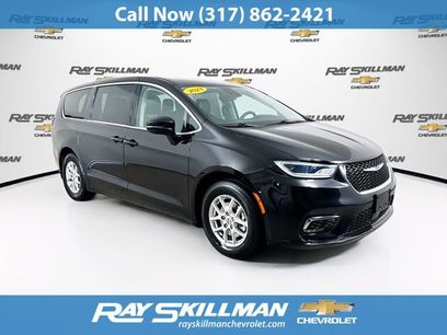 Used 2024 Chrysler Pacifica Touring-L