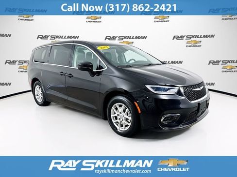 Used 2024 Chrysler Pacifica Touring-L FWD image 1