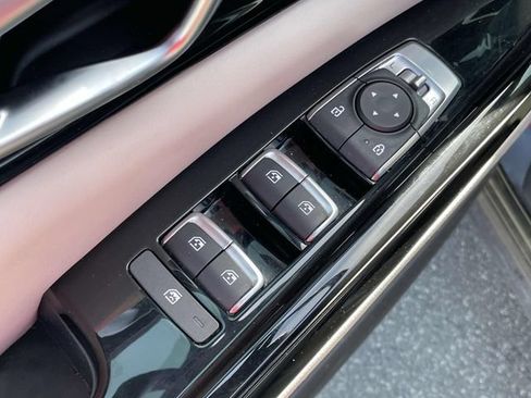 Used 2022 Kia Carnival EX FWD image 23