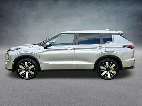 Used 2025 Mitsubishi Outlander SE AWD/4WD image 8