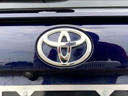 Used 2025 Toyota RAV4 XLE FWD image 10