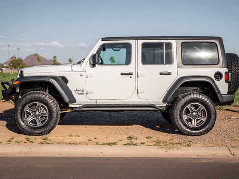 Used 2020 Jeep Wrangler Unlimited Sport S AWD/4WD image 2