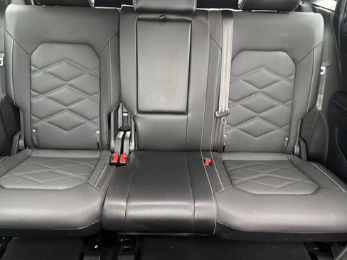 Used 2025 Volkswagen Atlas Cross Sport SE image 34