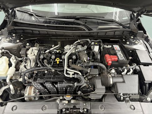 Used 2024 Nissan Altima 2.5 SV FWD image 8
