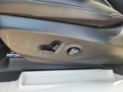Used 2024 Chrysler Pacifica Touring-L FWD image 17