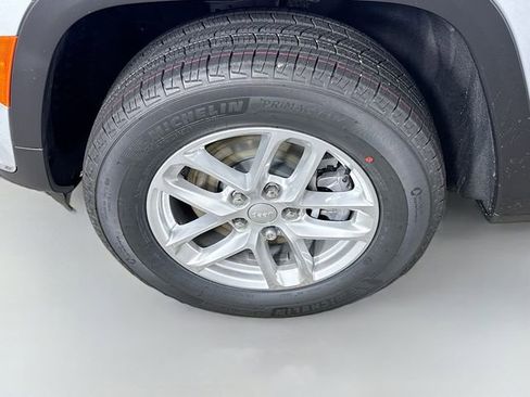 New 2025 Jeep Grand Cherokee L Laredo image 31