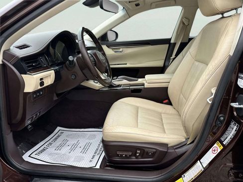 Used 2016 Lexus ES 300h w/ Luxury Package w/Wood Trim FWD image 9