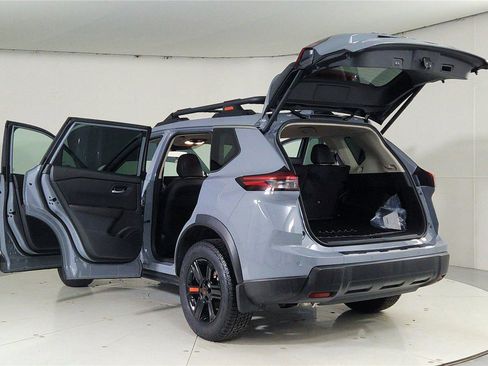 Used 2025 Nissan Rogue SV image 11