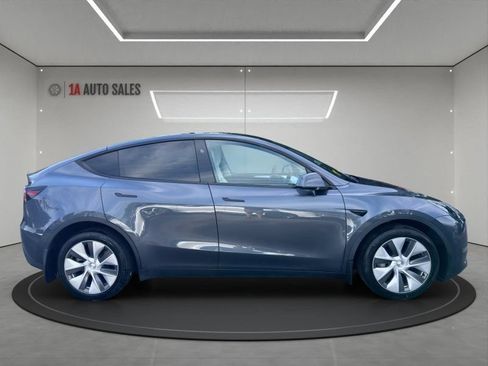 Used 2023 Tesla Model Y Long Range AWD/4WD image 6