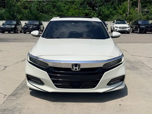 Used 2018 Honda Accord Touring image 9