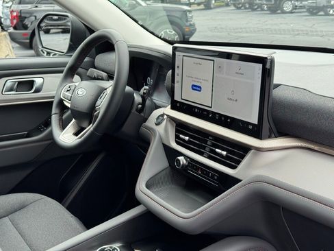 New 2025 Ford Explorer Active image 25