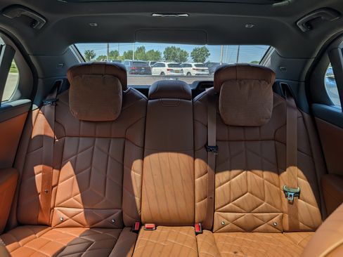 Used 2023 BMW 760i xDrive w/ Luxury Rear Seating Package AWD/4WD image 13