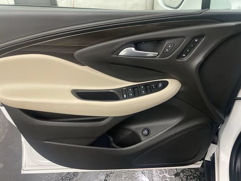 Used 2019 Buick Envision Essence FWD image 16