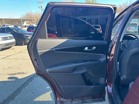 Used 2020 Kia Sorento LX image 17