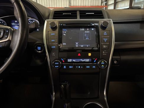 Used 2017 Toyota Camry XLE w/ Moonroof Package image 28