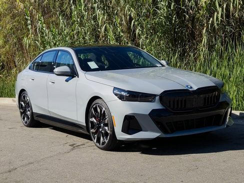 New 2026 BMW 550e xDrive image 3