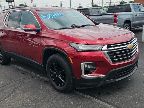 Used 2023 Chevrolet Traverse LT FWD image 1