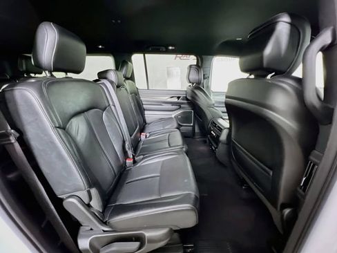 Used 2024 Jeep Wagoneer L Series II w/ Flexible Seating Group AWD/4WD image 43