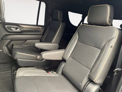 Used 2023 Chevrolet Suburban Premier w/ Advanced Technology Package image 24