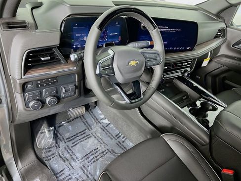 New 2025 Chevrolet Suburban Premier image 9