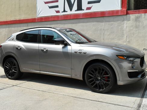 Used 2022 Maserati Levante GT AWD/4WD image 10