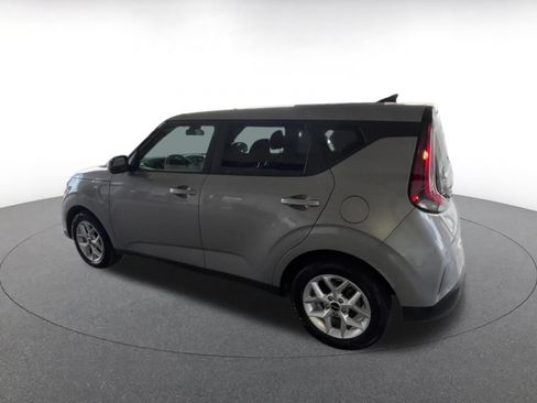 Used 2025 Kia Soul LX w/ LX Technology Package FWD image 8