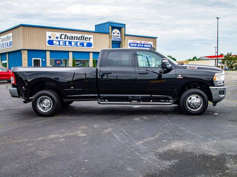 Used 2024 RAM 3500 Tradesman w/ Chrome Appearance Group AWD/4WD image 8