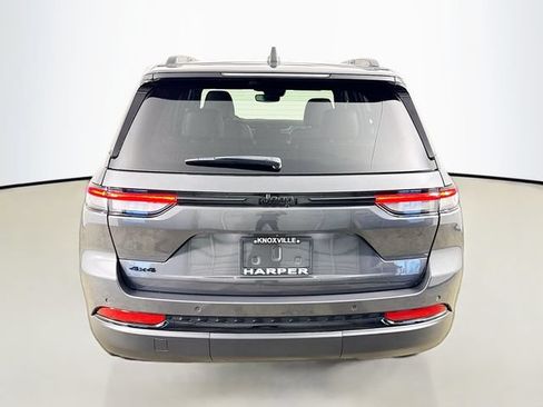 Used 2024 Jeep Grand Cherokee Altitude AWD/4WD image 8