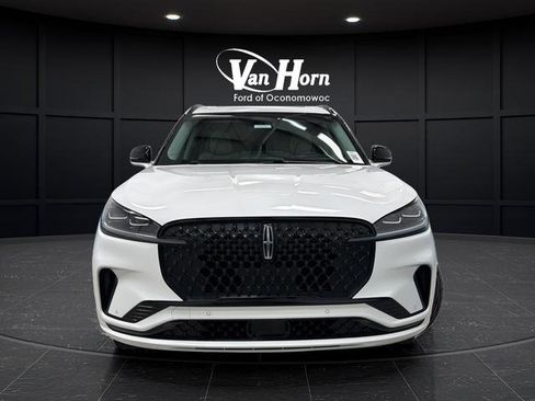 Used 2025 Lincoln Aviator Reserve w/ Equipment Group 201A AWD/4WD image 2