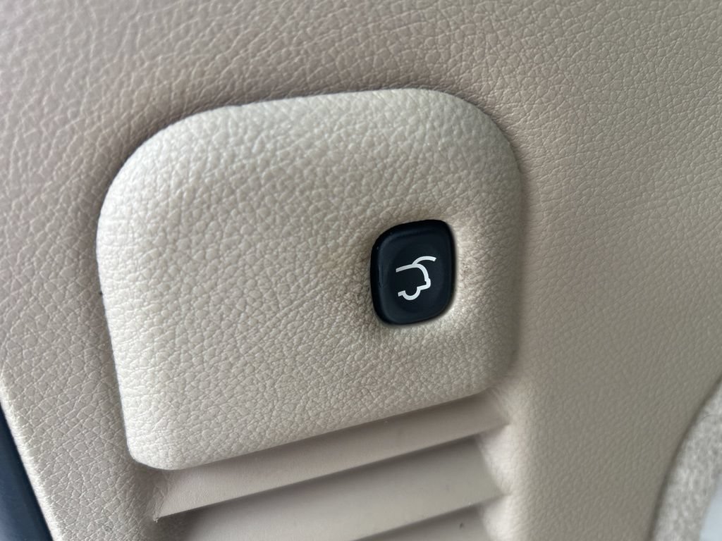 Used 2019 Jeep Grand Cherokee Overland AWD/4WD image 10