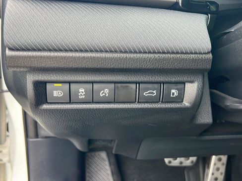 Used 2025 Toyota Camry SE w/ Convenience Package image 19